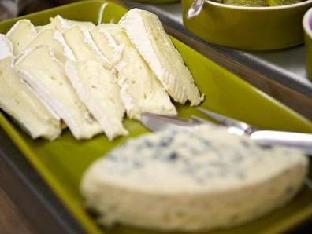 Riverside Hotel & Apartments