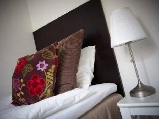 Riverside Hotel & Apartments